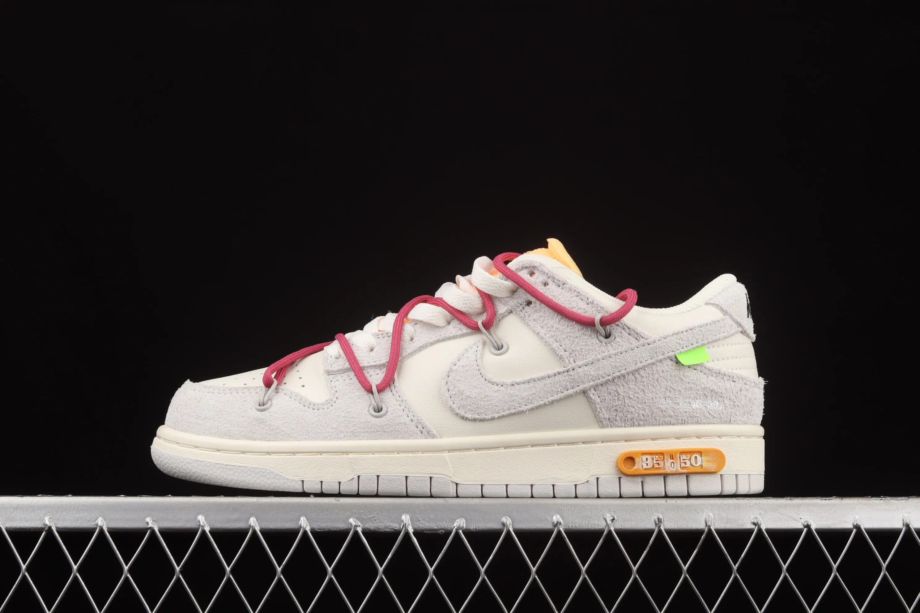 All Categories Nk SB Dunk Series Nk SB Dunk Low low-top sneakers OF x Nk Dunk Low "12 of 50" OW suede SB smashed backboard fashion casual sneakers DJ0950-114